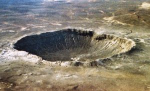 Barringer crater in Arizona (USA) is 1,200 m in diameter and was caused by a fairly large meteorite impact about 20,000 years ago. It’s one of the few recent craters to have survived the fierce effects of erosion on the Earth’s surface. In contrast, thousands of craters are visible on the Moon due to the almost complete lack of erosion.